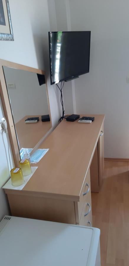 Apartments & Rooms Villa Adamovic 乌马格 外观 照片
