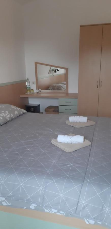 Apartments & Rooms Villa Adamovic 乌马格 外观 照片