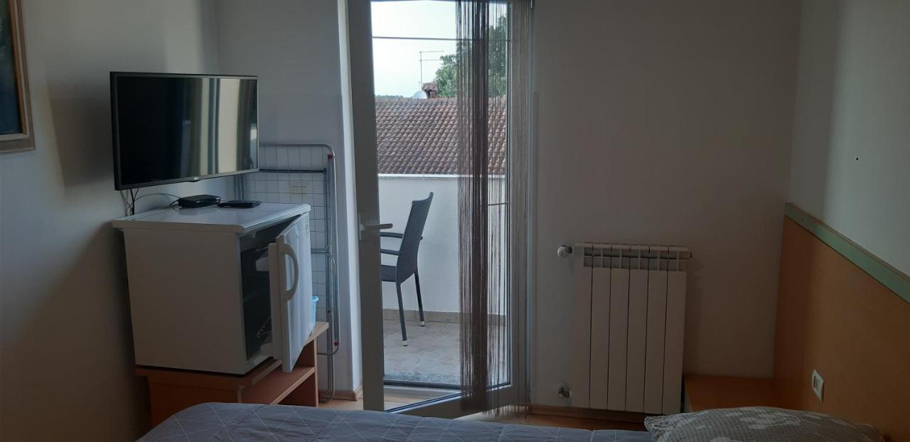 Apartments & Rooms Villa Adamovic 乌马格 外观 照片