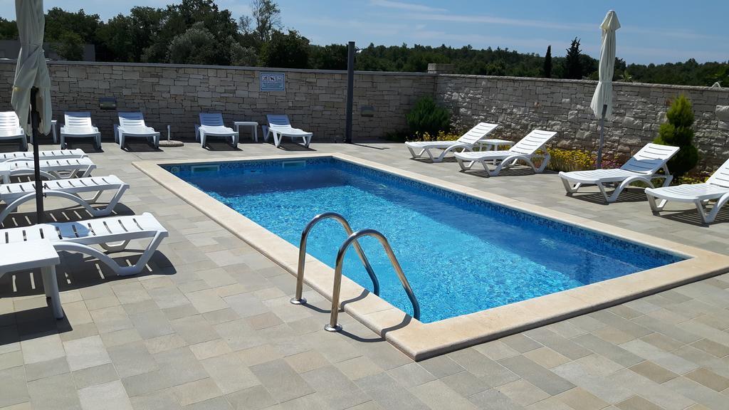 Apartments & Rooms Villa Adamovic 乌马格 外观 照片