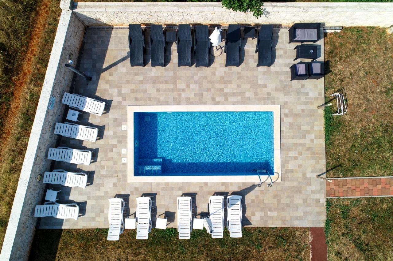 Apartments & Rooms Villa Adamovic 乌马格 外观 照片