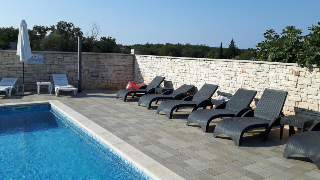 Apartments & Rooms Villa Adamovic 乌马格 外观 照片