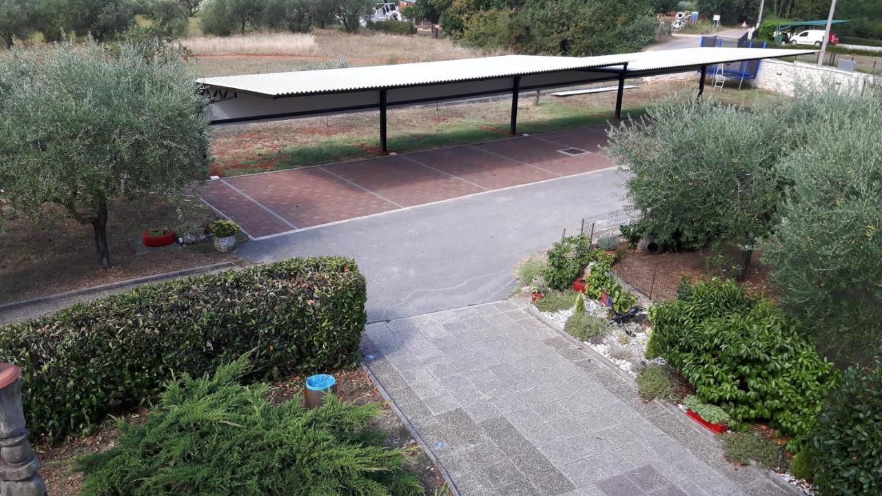 Apartments & Rooms Villa Adamovic 乌马格 外观 照片