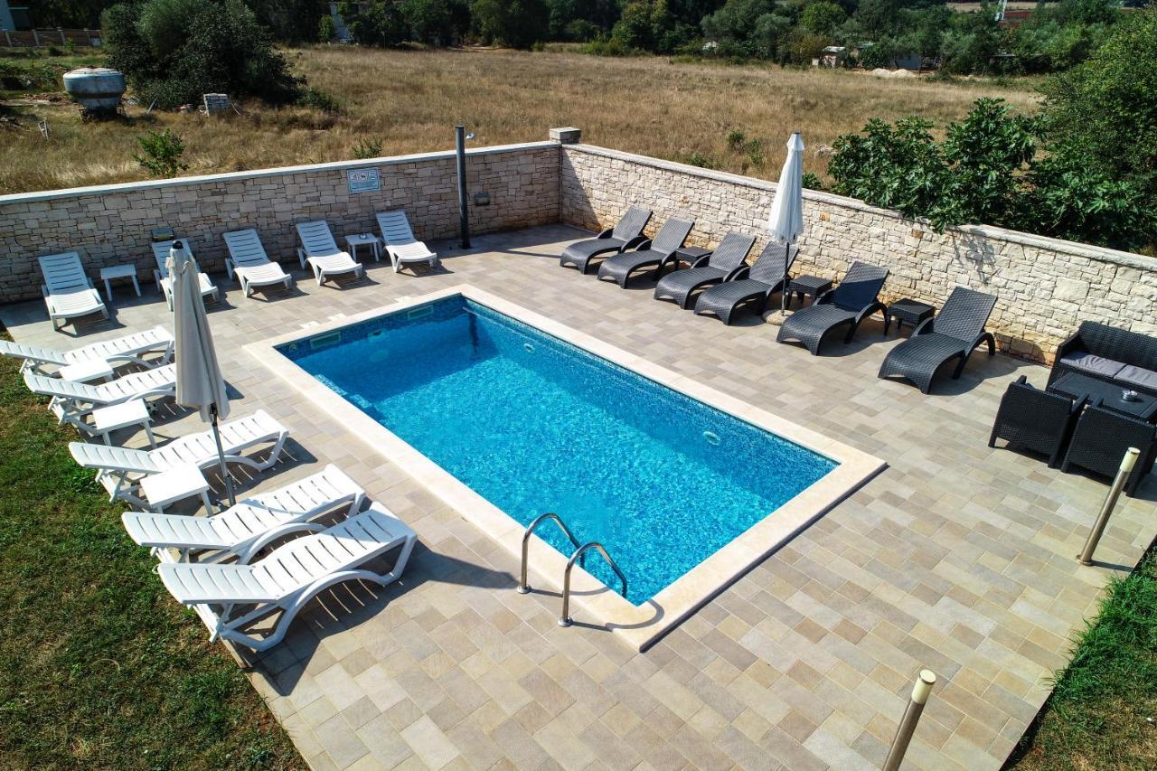 Apartments & Rooms Villa Adamovic 乌马格 外观 照片